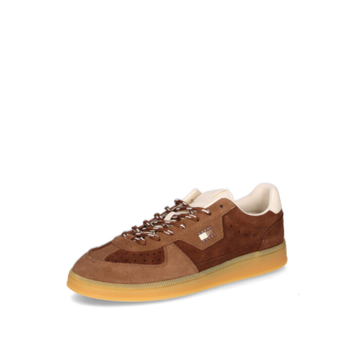 Tommy Hilfiger tossud