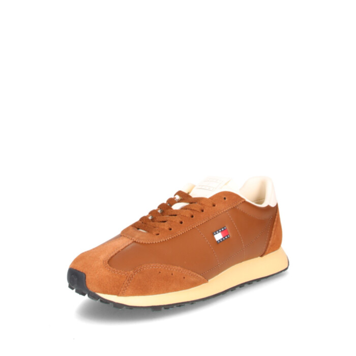 Tommy Hilfiger tossud