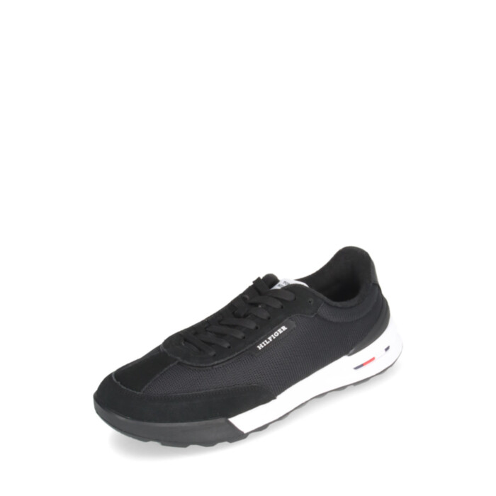 Tommy Hilfiger tossud
