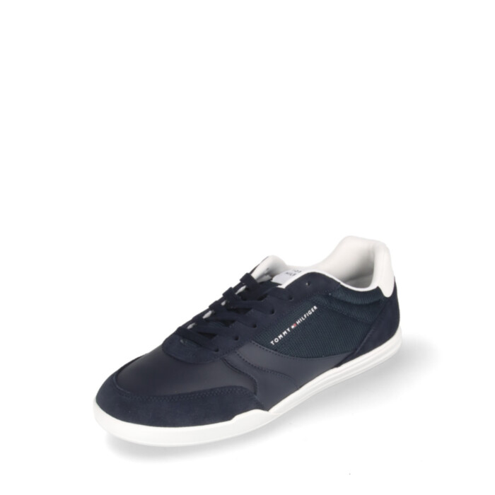 Tommy Hilfiger tossud