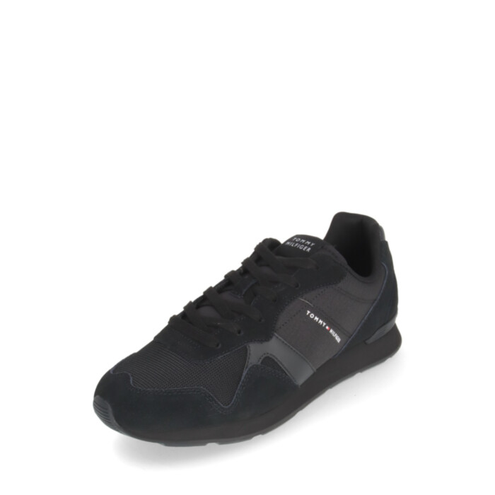 Tommy Hilfiger tossud