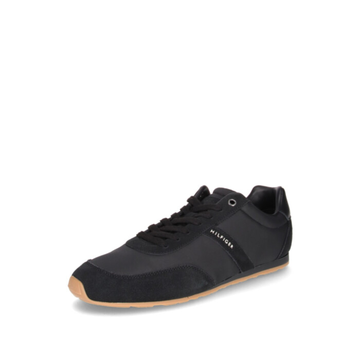 Tommy Hilfiger tossud
