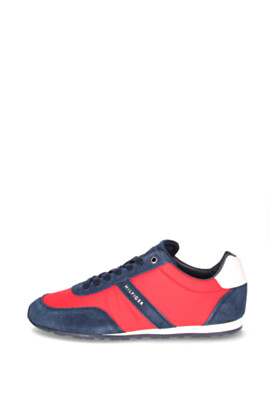 Tommy Hilfiger tossud
