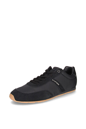 Tommy Hilfiger tossud