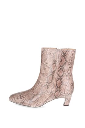 Peter Kaiser  Poolsaapad