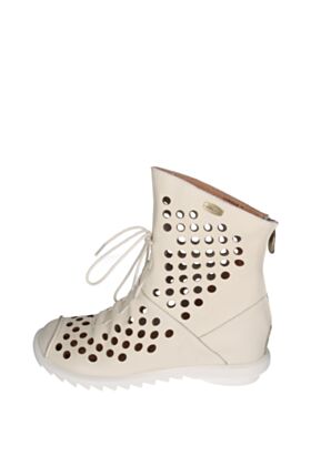 Laura Vita Poolsaapad