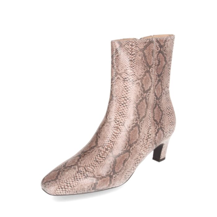 Peter Kaiser  Poolsaapad