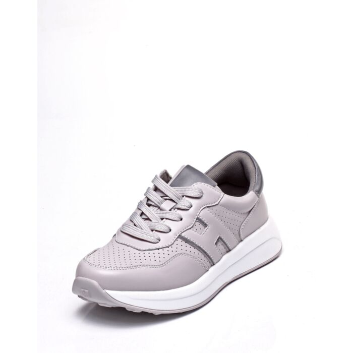 HITTA Spordijalatsid